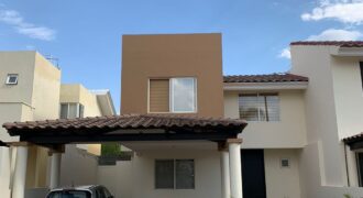 344JCTCVC CASA EN VENTA EN ZONA DEL CAMPANARIO, AL NORTE, AGUASCALIENTES.