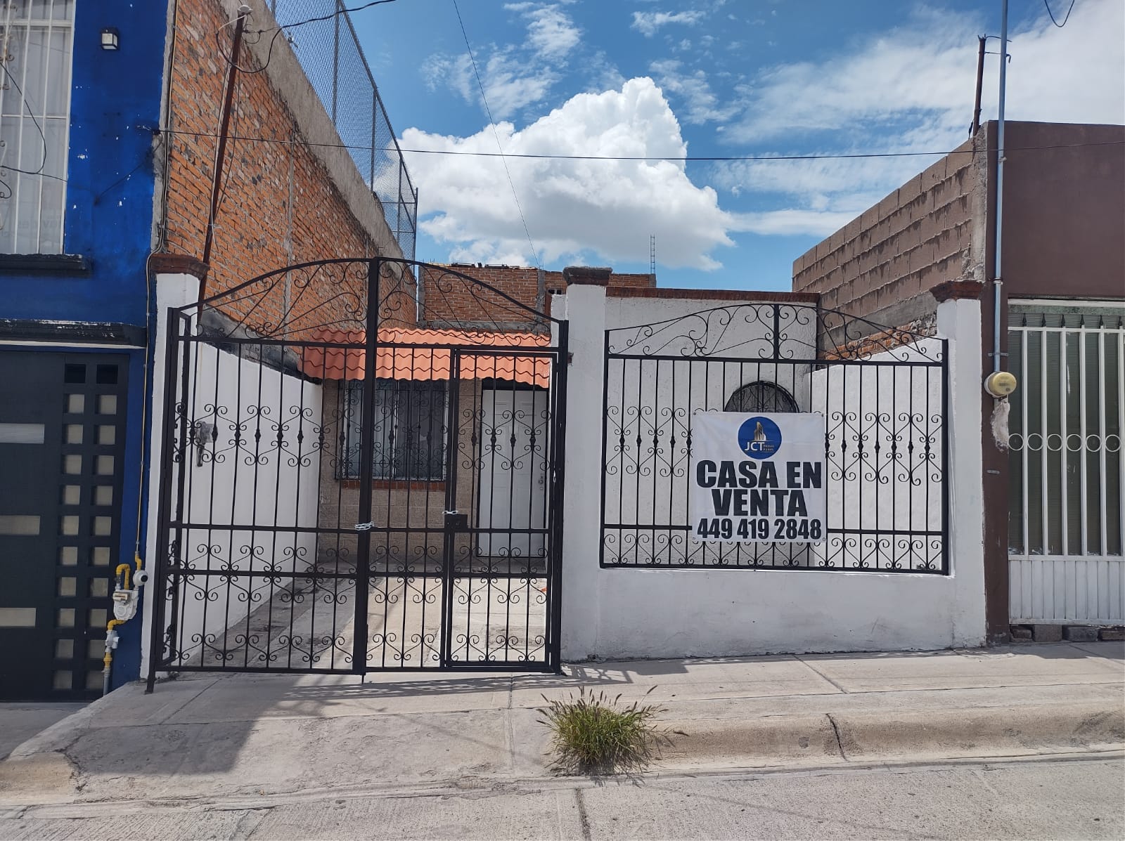 468JCTCVP CASA EN VENTA A UNOS PASOS DE MARIANO HIDALGO, EN PERIODISTAS, AGUASCALIENTES.