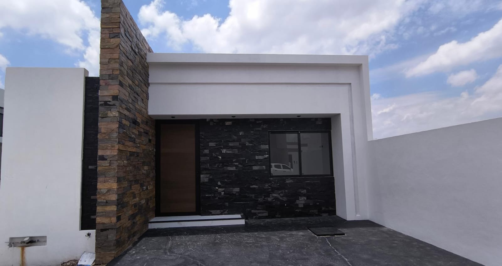 453JCTCVX EXCLUSIVA CASA DE UNA PLANTA EN VENTA EN XARAMÁ, AL PONIENTE DE AGUASCALIENTES.