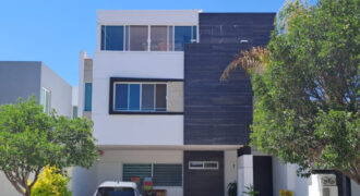 454JCTCVR HERMOSA RESIDENCIA EN VENTA EN CONDOMINIO RUSCELLO AL NORTE DE AGUASCALIENTES.