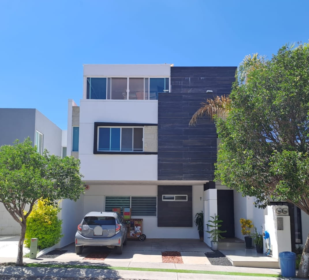 454JCTCVR HERMOSA RESIDENCIA EN VENTA EN CONDOMINIO RUSCELLO AL NORTE DE AGUASCALIENTES.