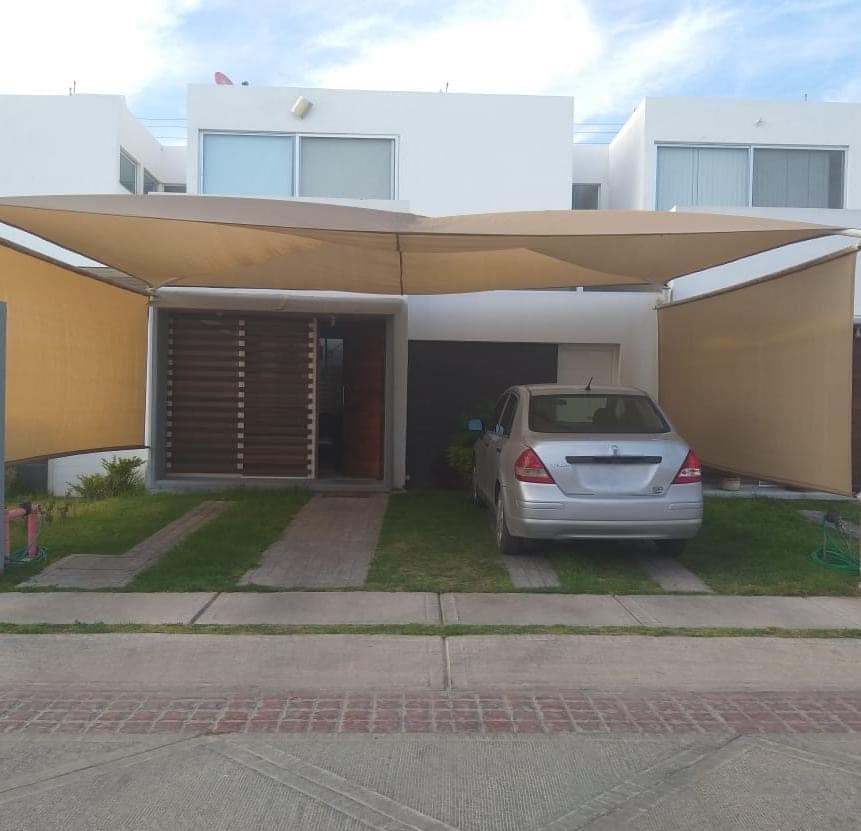 493 CASA EN VENTA, CON AMPLIOS ESPACIOS, AL NORTE DE LA CIUDAD DE AGUASCALIENTES.