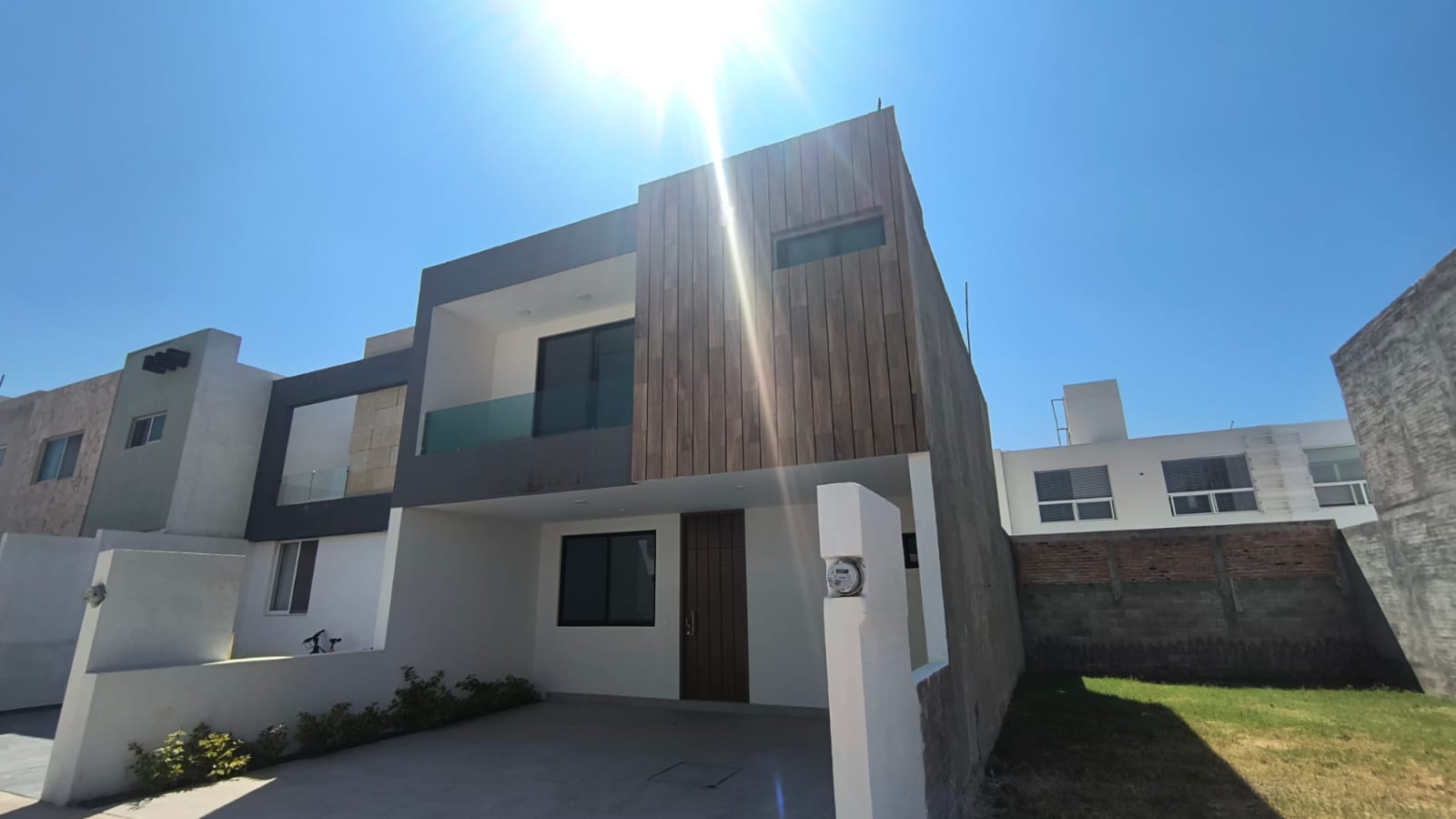 512JCTCVR ESTRENA CASA EN VENTA CON MAGNÍFICOS ACABADOS EN RONDA RESIDENCIAL, AL SUR DE AGUASCALIENTES.