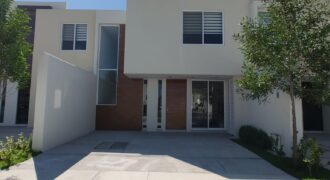 517JCTCVS TU NUEVO HOGAR, LUMINOSA CASA EN VENTA, AL SUR DE LA CIUDAD DE AGUASCALIENTES.