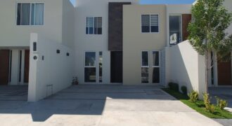 518JCTCVS TU NUEVO HOGAR, LUMINOSA CASA EN VENTA, AL SUR DE LA CIUDAD DE AGUASCALIENTES.