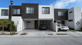 503JCTCVS AMPLIA CASA EN VENTA EN RANCHO SANTA MÓNICA, RESERVA SANTA MÓNICA AL SUR DE AGUASCALIENTES.