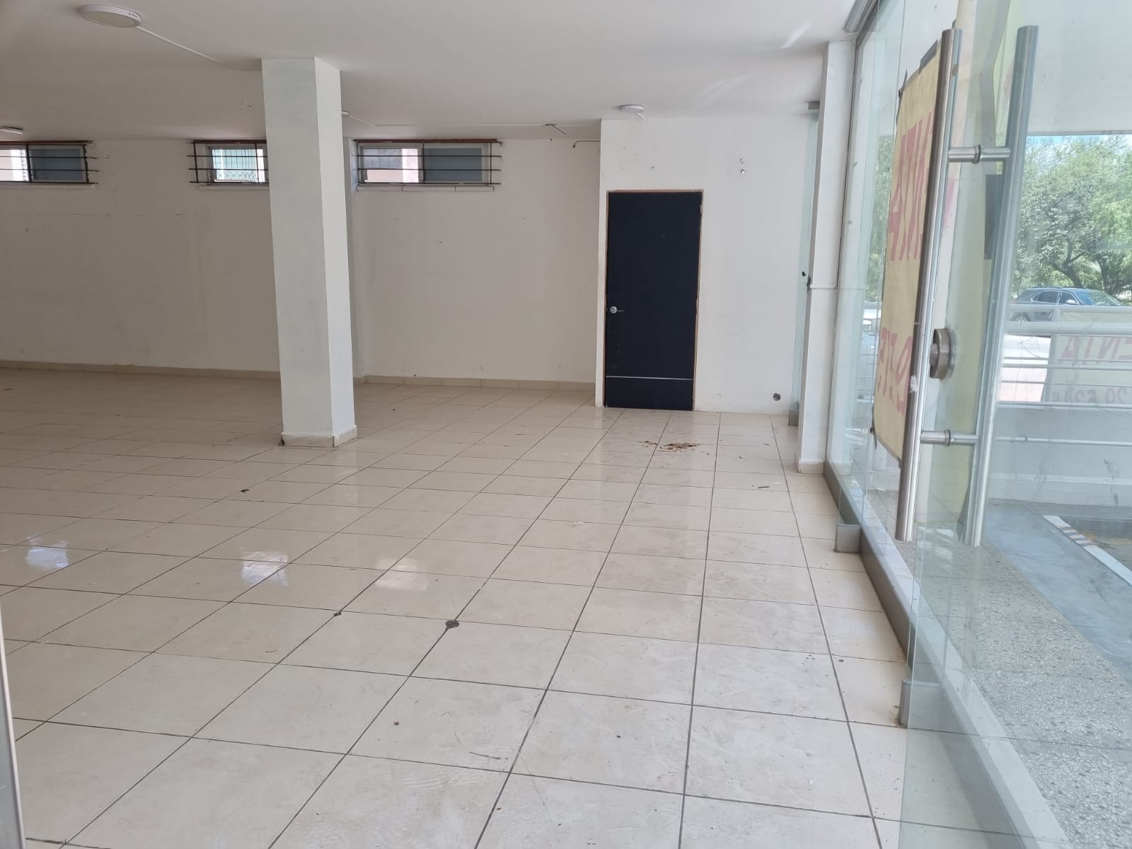 506JCTLRN LOCAL EN RENTA EN PRIMER PISO, PLAZA COMERCIAL AL NORTE DE LA CIUDAD POR RESIDENCIAL LA PALOMA, AGUASCALIENTES.