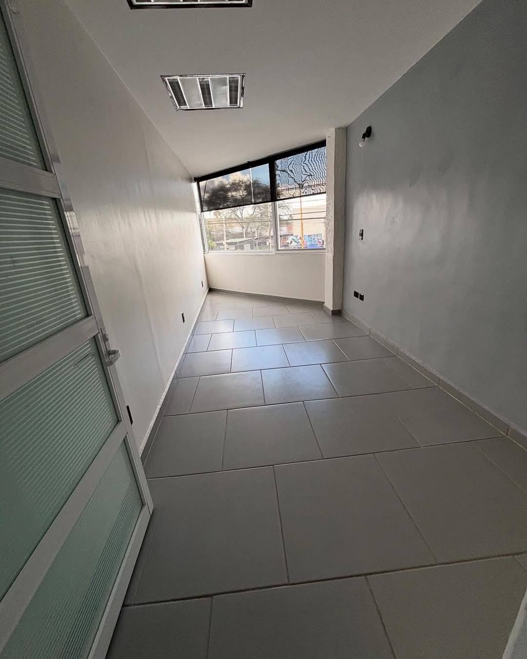 556JCTORH OFICINA Y/O CONSULTORIO EN RENTA, SOBRE HÉROE DE NACOZARI SUR, EN AGUASCALIENTES.