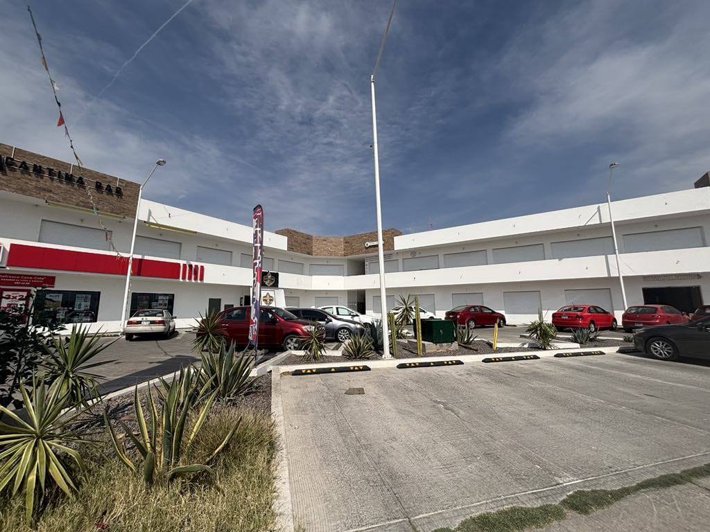 401JCLRS LOCALES EN RENTA EN PLAZA COMERCIAL NUEVA, AL SUR DE AGUASCALIENTES.