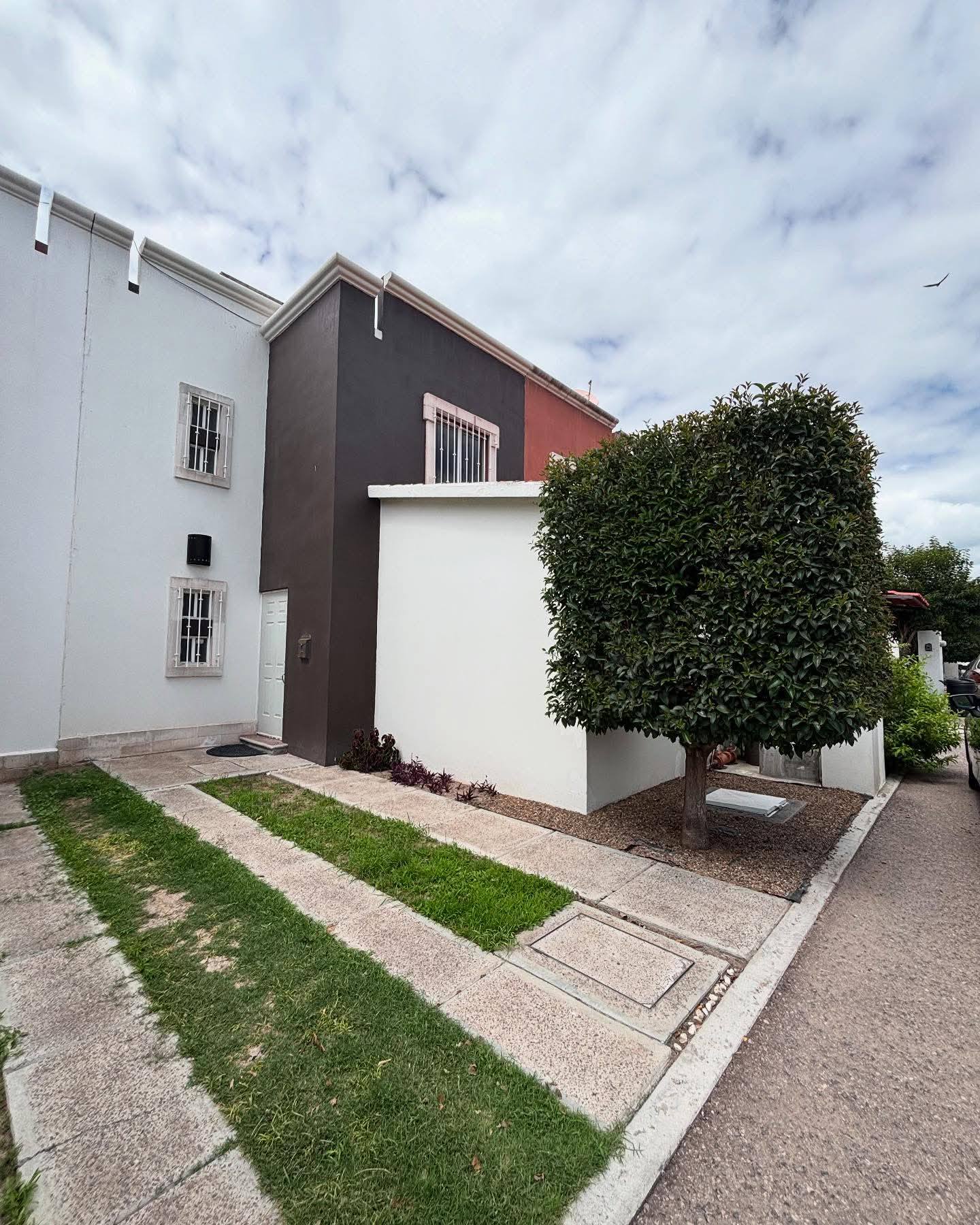 667JCTCVV CASA EN VENTA EN VILLA SUR RESIDENCIAL, AGUASCALIENTES.