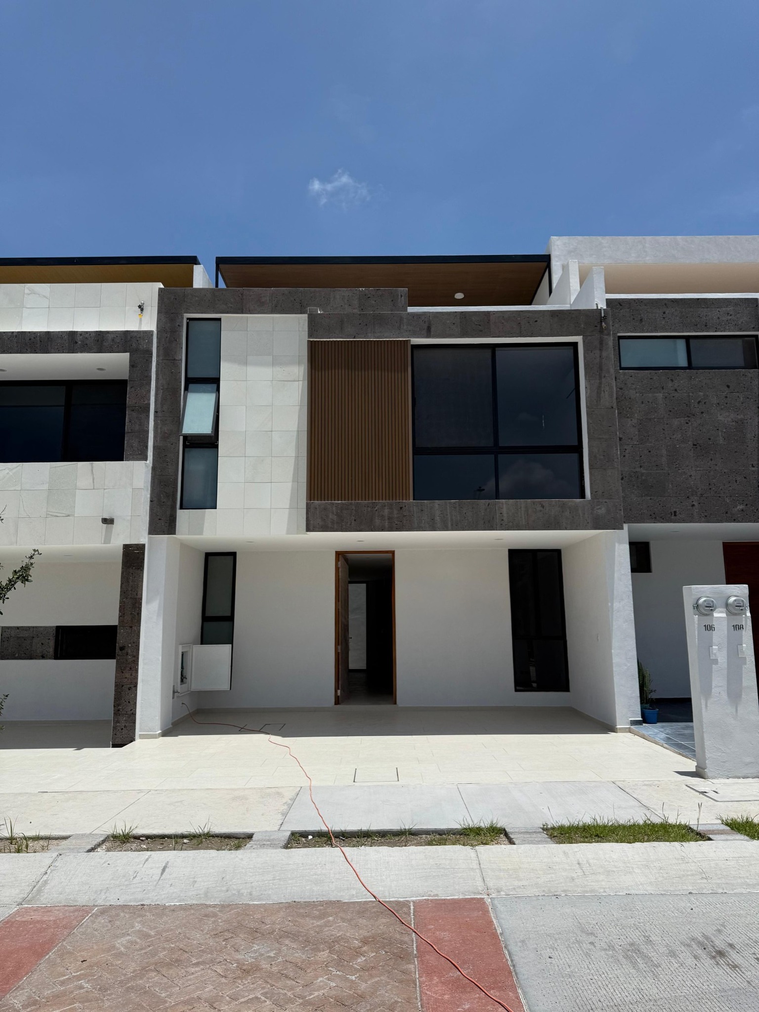 669JCTCVS LUJOSA CASA EN VENTA EN ZONA SANTA MÓNICA, AGUASCALIENTES.