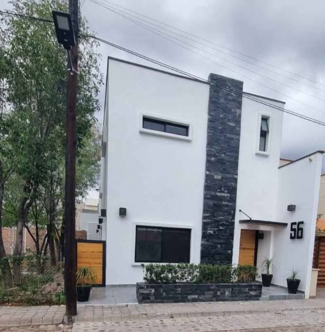 687JCTCRT CASA EN RENTA SIN AMUEBLAR EN TROJES DE CRISTAL, AGUASCALIENTES.