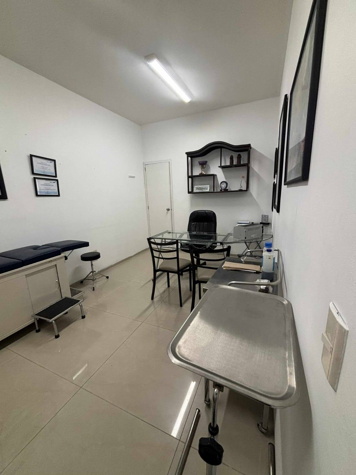 679JCTCRN RENTA DE OFICINA/CONSULTORIO UBICADA A UNA CUADRA DEL BOULEVARD COLOSIO, EN EL NORTE DE AGUASCALIENTES.