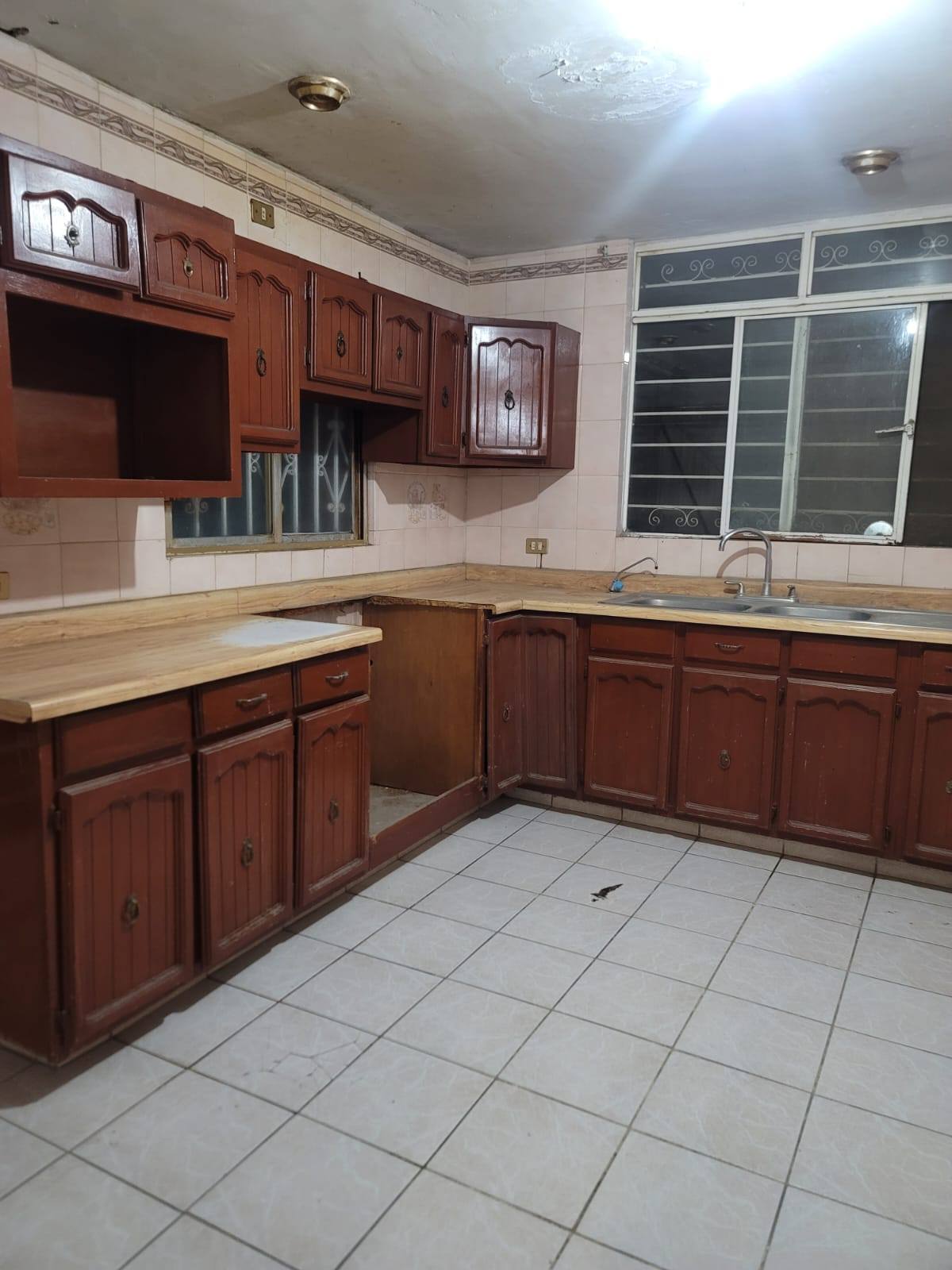 462JCTCVM CASA EN VENTA A PRECIO DE TERRENO EN CALLE MONTE EVEREST EN AGUASCALIENTES.