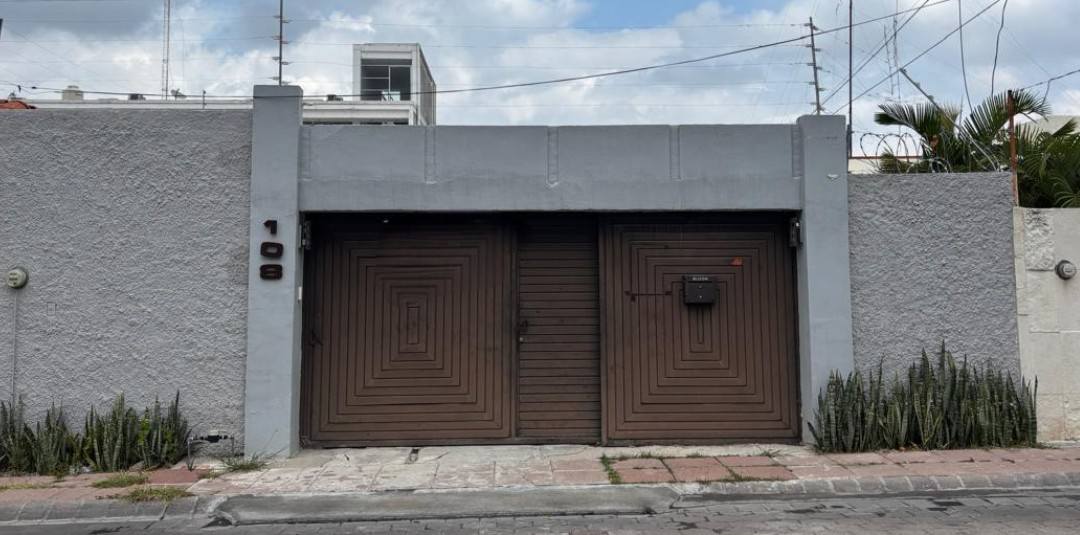 670JCTCVJ AMPLIA CASA DE UNA PLANTA EN VENTA EN JARDINES DE LA CONCEPCIÓN ll.