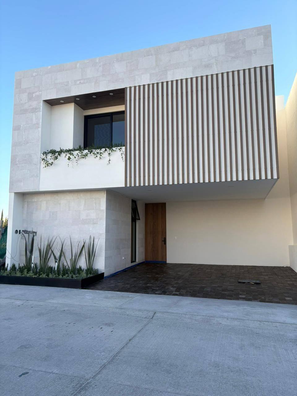 715JCTCVS HERMOSA RECIDENCIA EN VENTA EN ST ANGELO, AGUASCALIENTES. (LOTE 16)