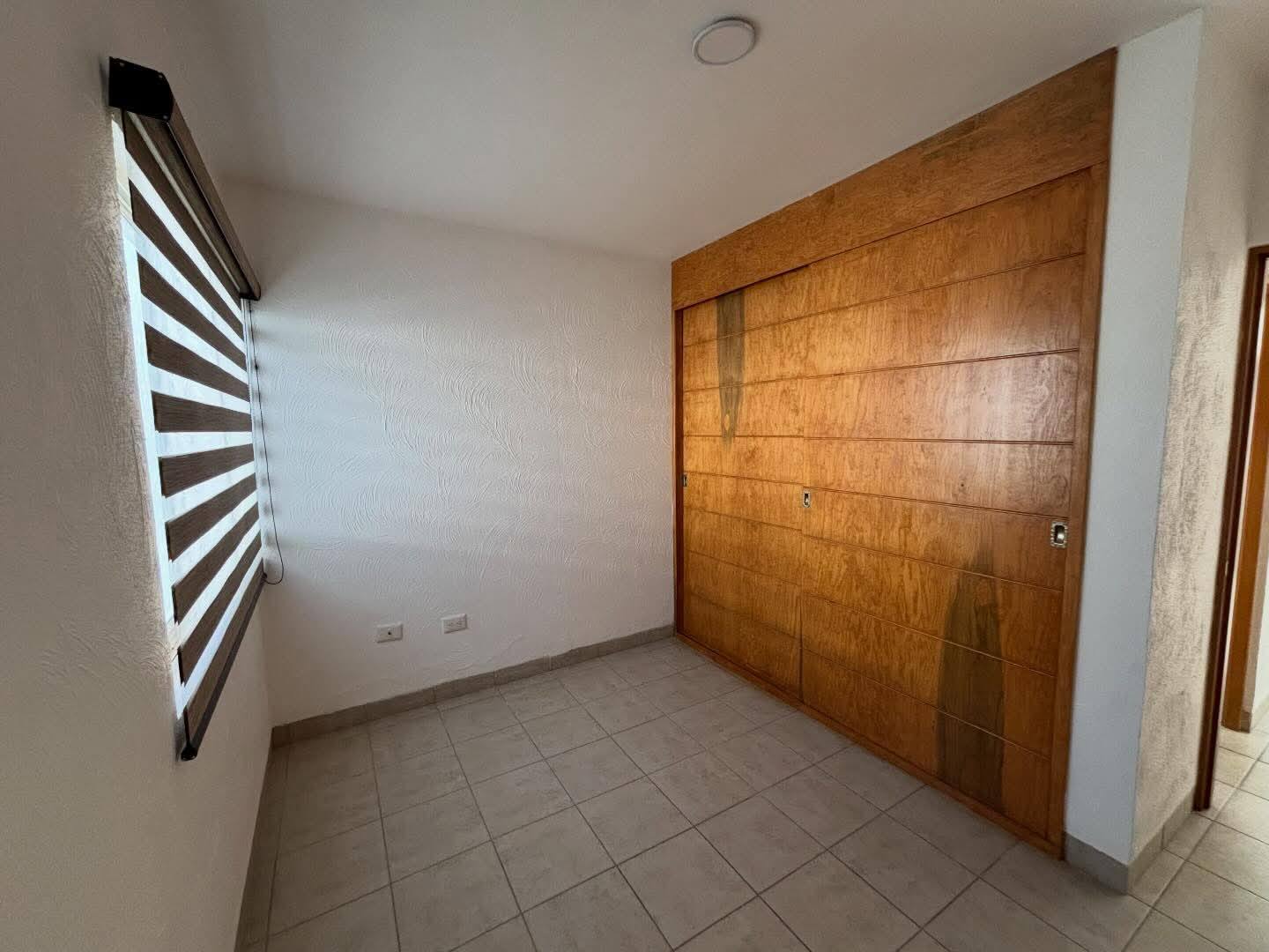 722JCTCRV AMPLIA CASA DE UNA PLANTA EN RENTA EN VIÑA ANTIGUA, AGUASCALIENTES.