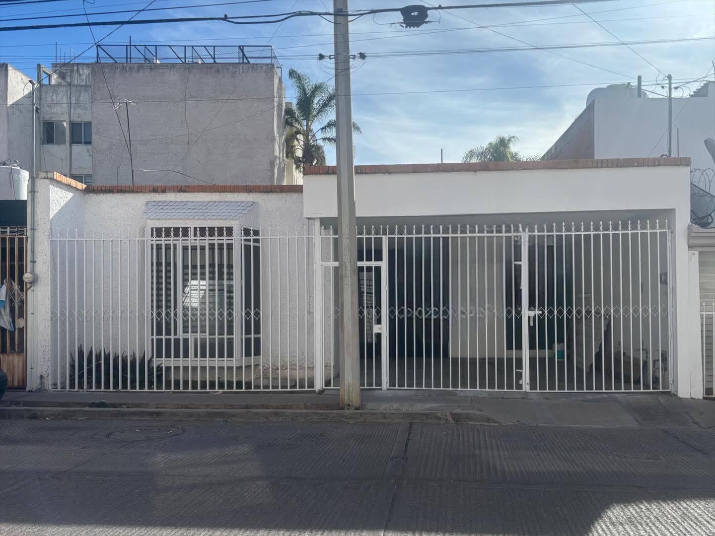 742JCTCVD HERMOSA CASA EN VENTA DE UNA PLANTA EN EL DORADO, AGUASCALIENTES.