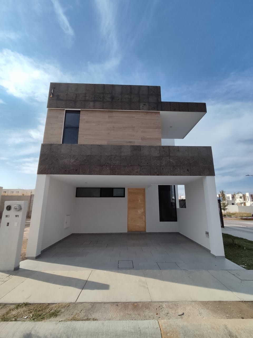 731JCTCVS LUJOSA CASA EN VENTA EN ZONA SANTA MÓNICA, AGUASCALIENTES.