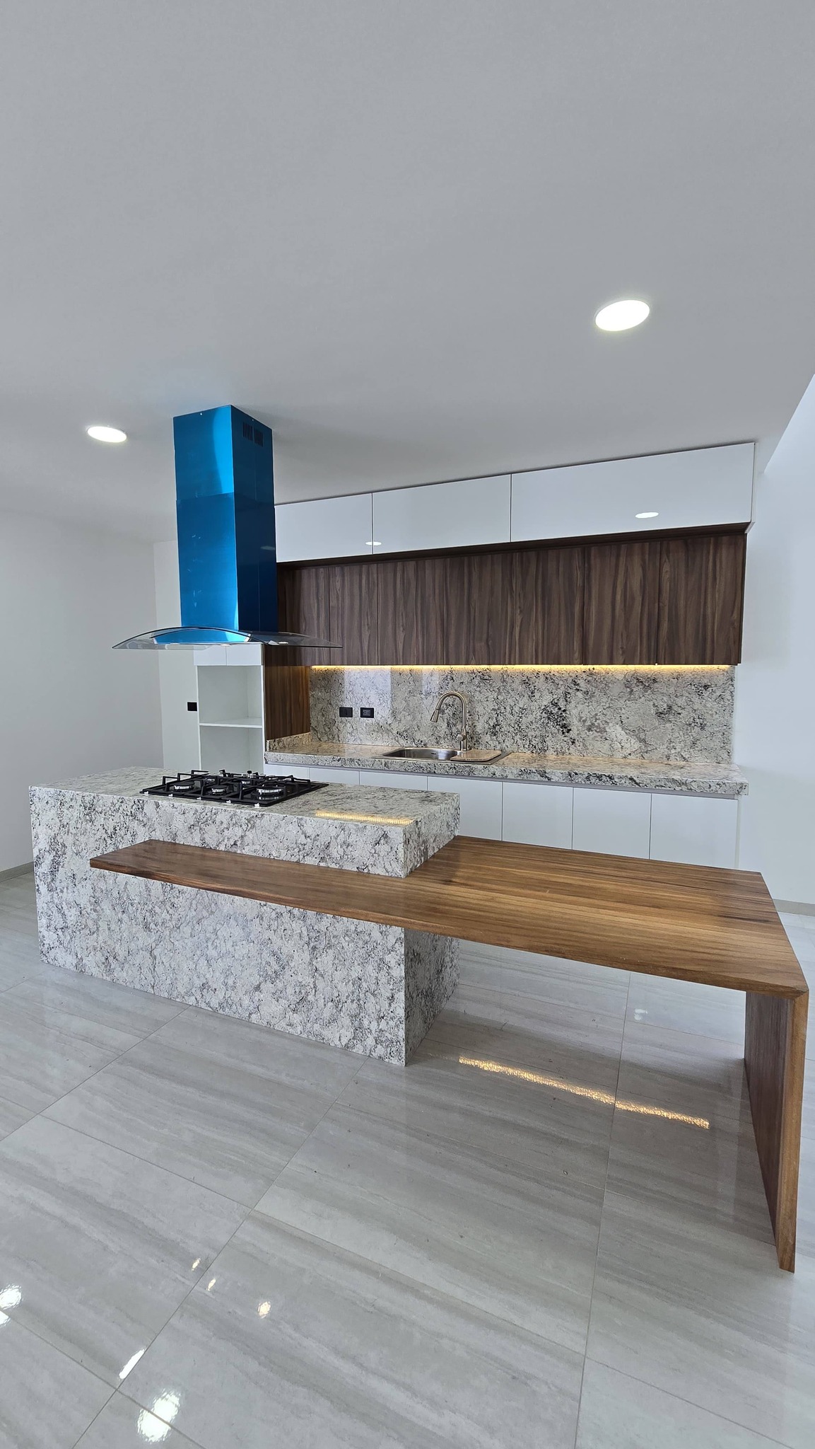 732JCTCVC VIVE CON ESTILO Y COMODIDAD EN CEIBA RESIDENCIAL CON ESTA CASA EN VENTA AL PONIENTE DE AGUASCALIENTES.