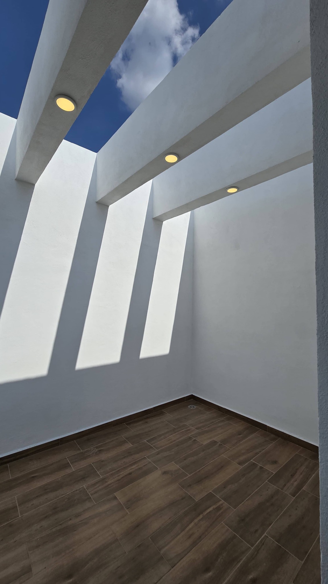 732JCTCVC VIVE CON ESTILO Y COMODIDAD EN CEIBA RESIDENCIAL CON ESTA CASA EN VENTA AL PONIENTE DE AGUASCALIENTES.