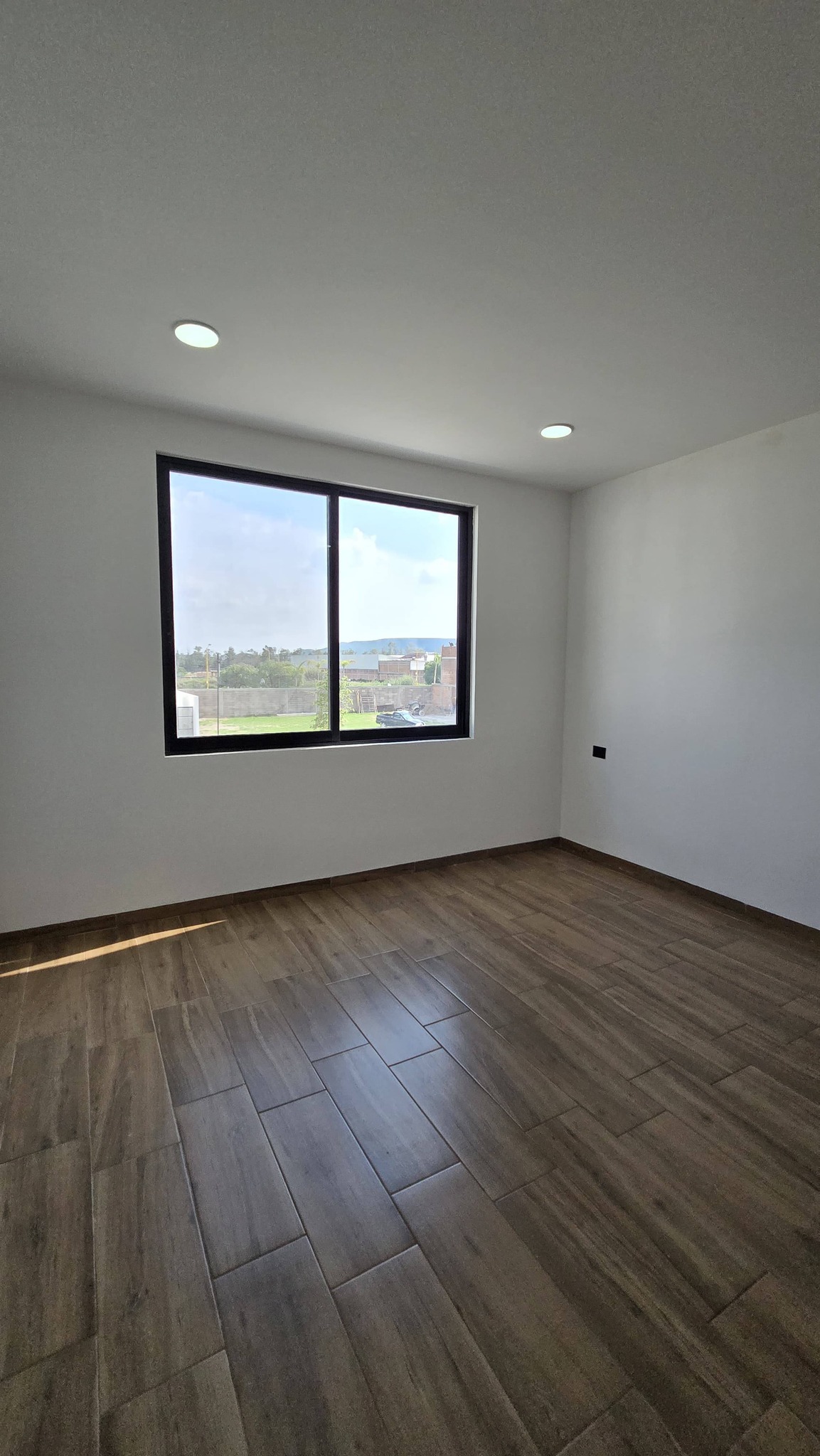 732JCTCVC VIVE CON ESTILO Y COMODIDAD EN CEIBA RESIDENCIAL CON ESTA CASA EN VENTA AL PONIENTE DE AGUASCALIENTES.