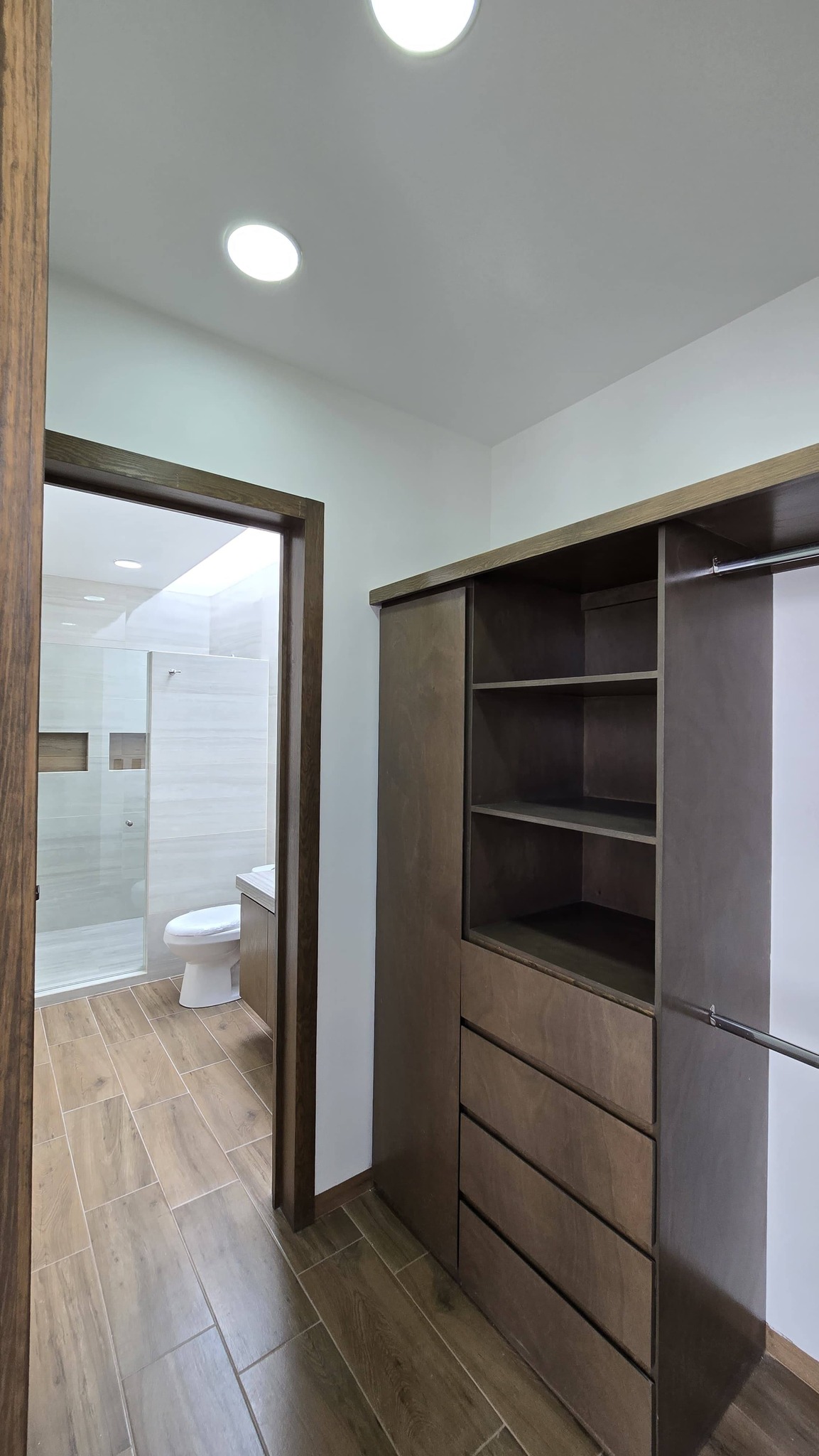 732JCTCVC VIVE CON ESTILO Y COMODIDAD EN CEIBA RESIDENCIAL CON ESTA CASA EN VENTA AL PONIENTE DE AGUASCALIENTES.