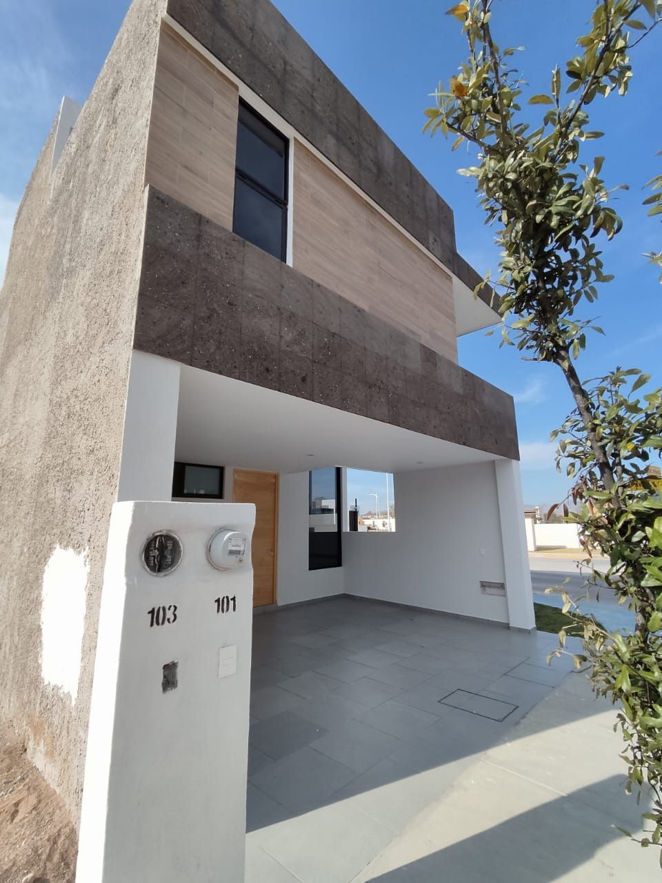 731JCTCVS LUJOSA CASA EN VENTA EN ZONA SANTA MÓNICA, AGUASCALIENTES.