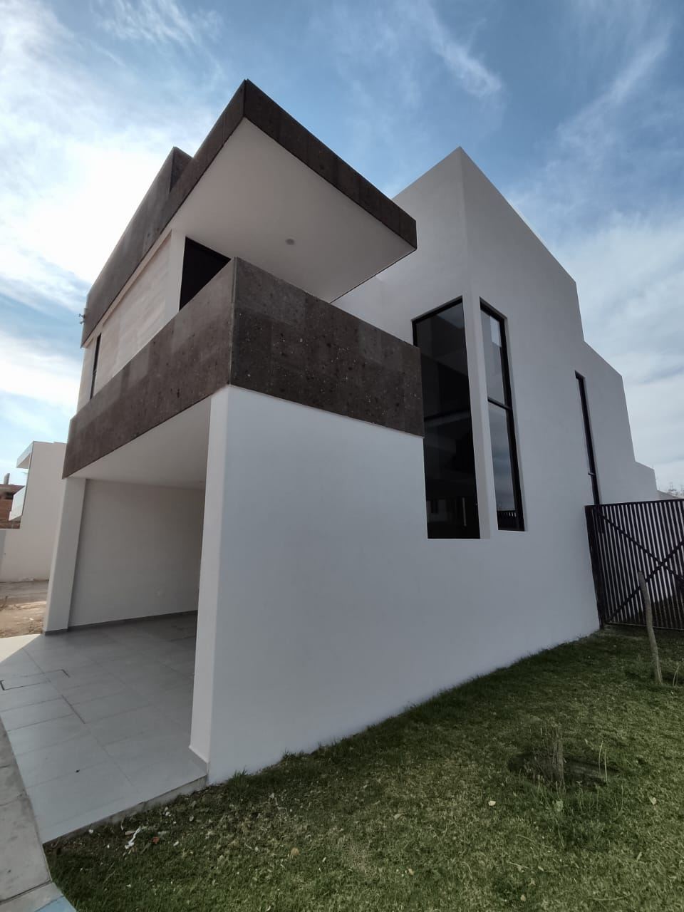 731JCTCVS LUJOSA CASA EN VENTA EN ZONA SANTA MÓNICA, AGUASCALIENTES.