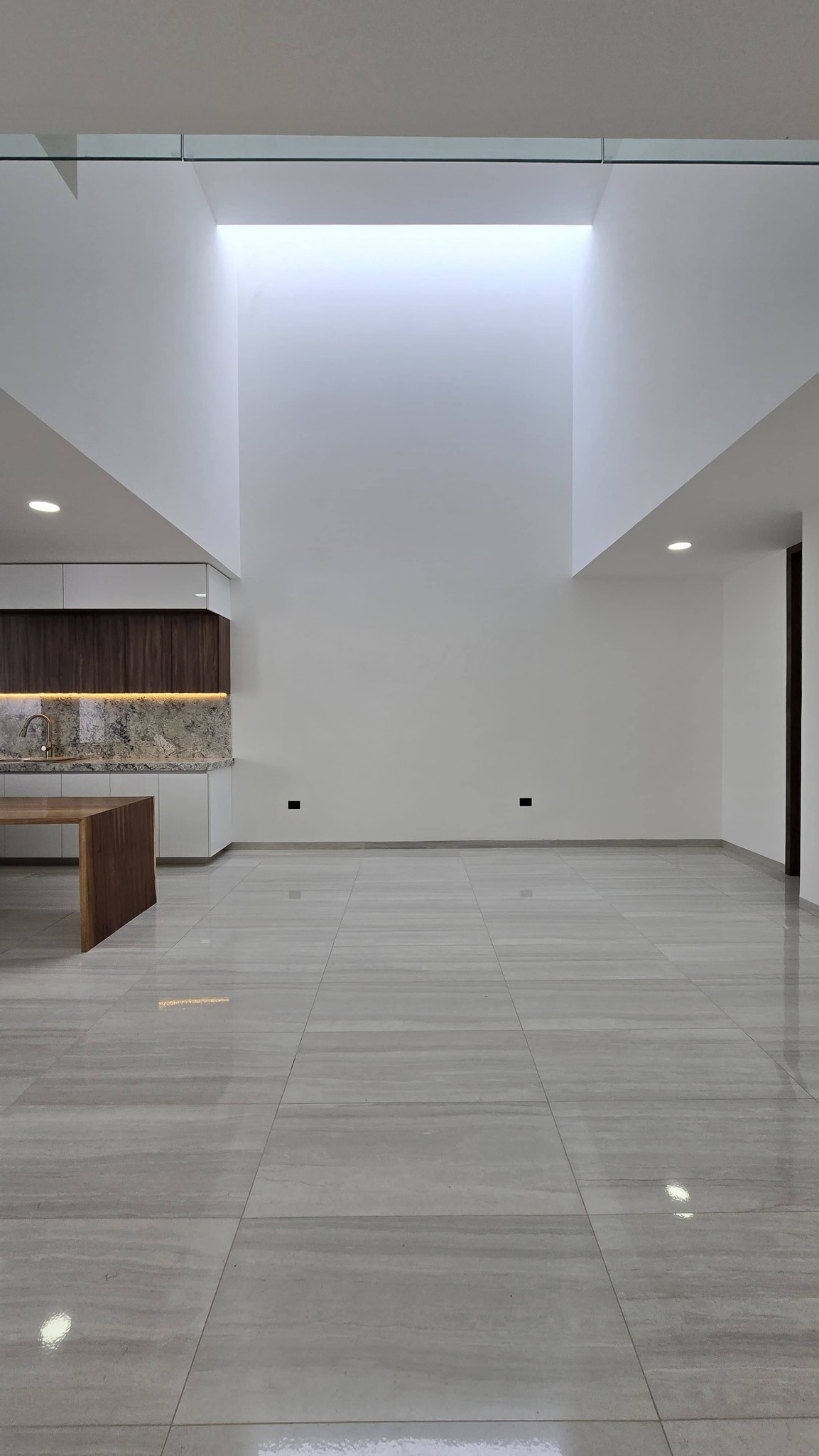 732JCTCVC VIVE CON ESTILO Y COMODIDAD EN CEIBA RESIDENCIAL CON ESTA CASA EN VENTA AL PONIENTE DE AGUASCALIENTES.