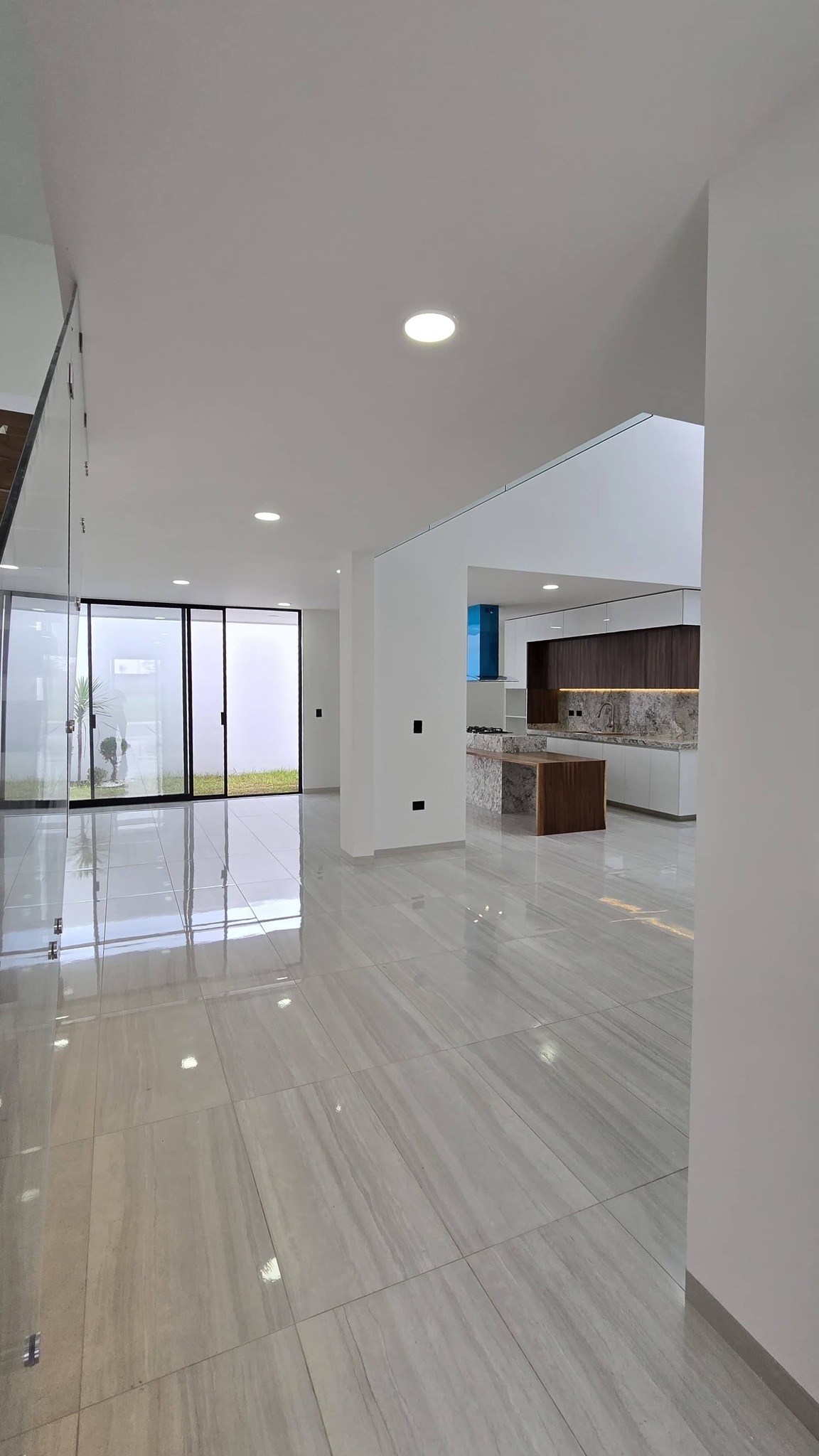 732JCTCVC VIVE CON ESTILO Y COMODIDAD EN CEIBA RESIDENCIAL CON ESTA CASA EN VENTA AL PONIENTE DE AGUASCALIENTES.