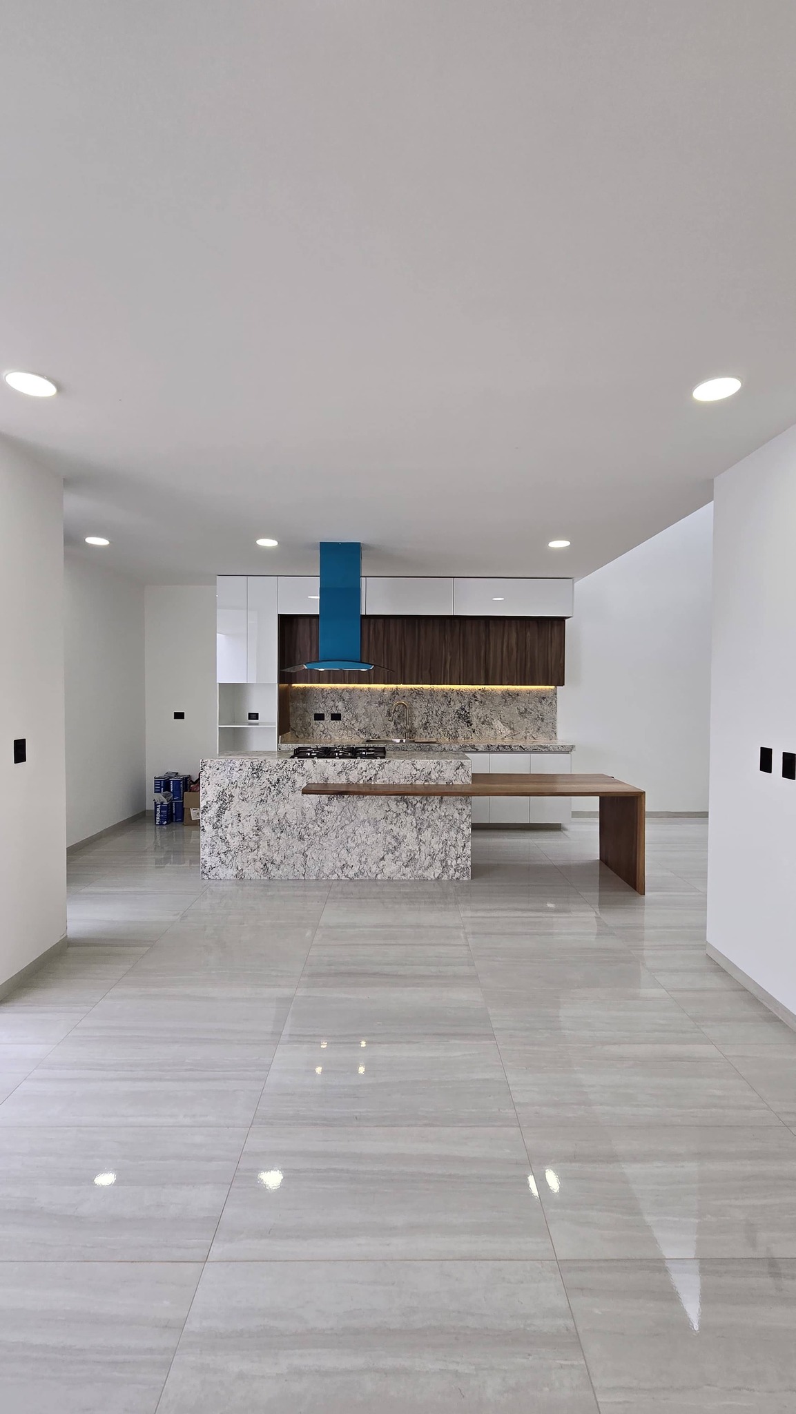 732JCTCVC VIVE CON ESTILO Y COMODIDAD EN CEIBA RESIDENCIAL CON ESTA CASA EN VENTA AL PONIENTE DE AGUASCALIENTES.