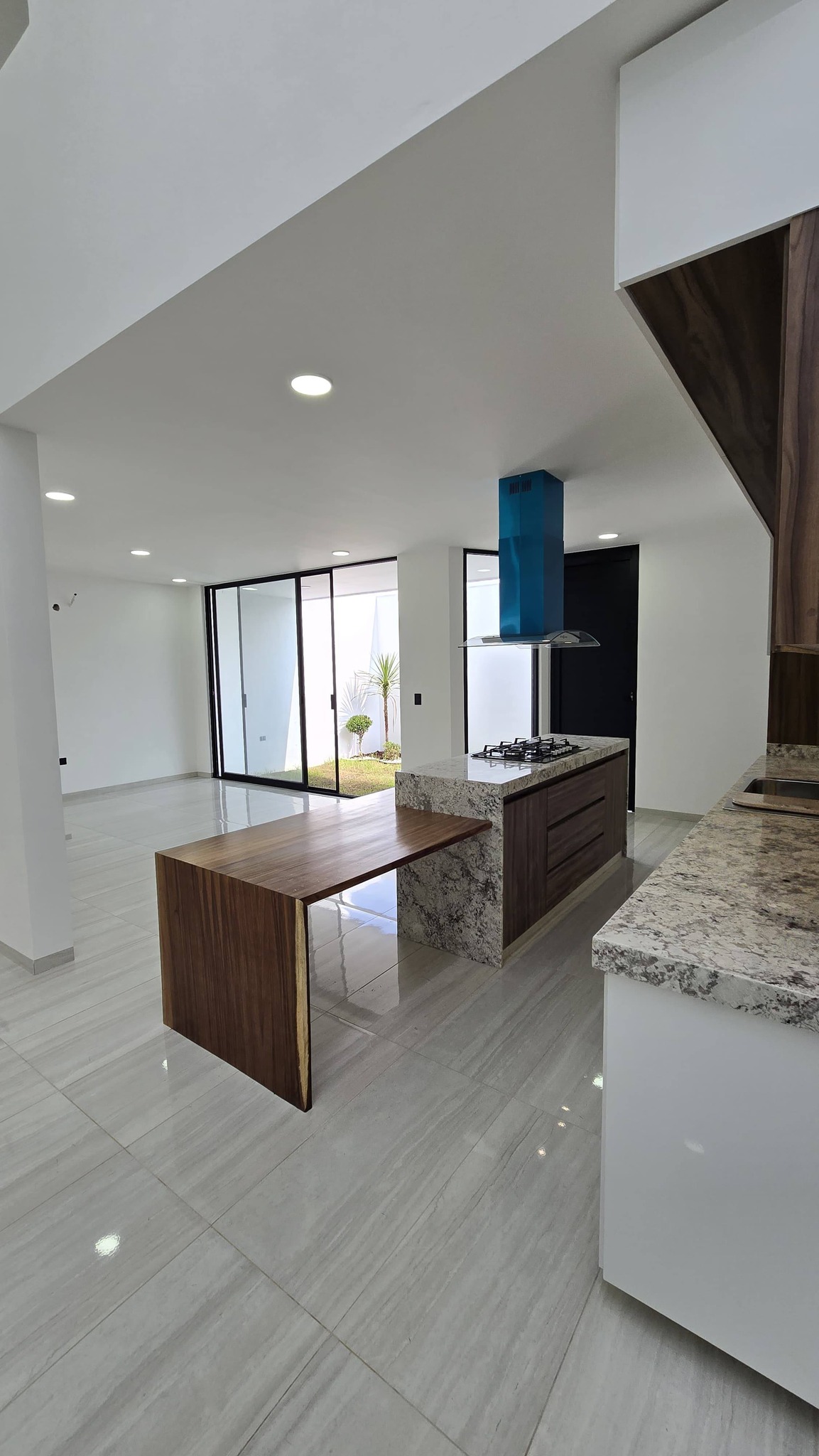 732JCTCVC VIVE CON ESTILO Y COMODIDAD EN CEIBA RESIDENCIAL CON ESTA CASA EN VENTA AL PONIENTE DE AGUASCALIENTES.