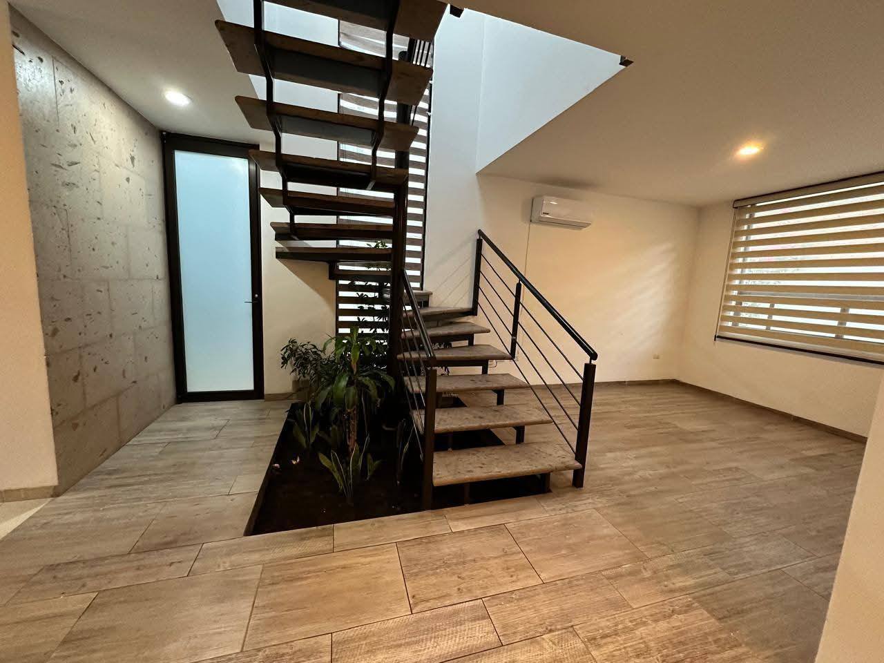 741JCTCRL CASA EN RENTA EN RESIDENCIAL LAS PLAZAS, AL NORTE DE AGUASCALIENTES.