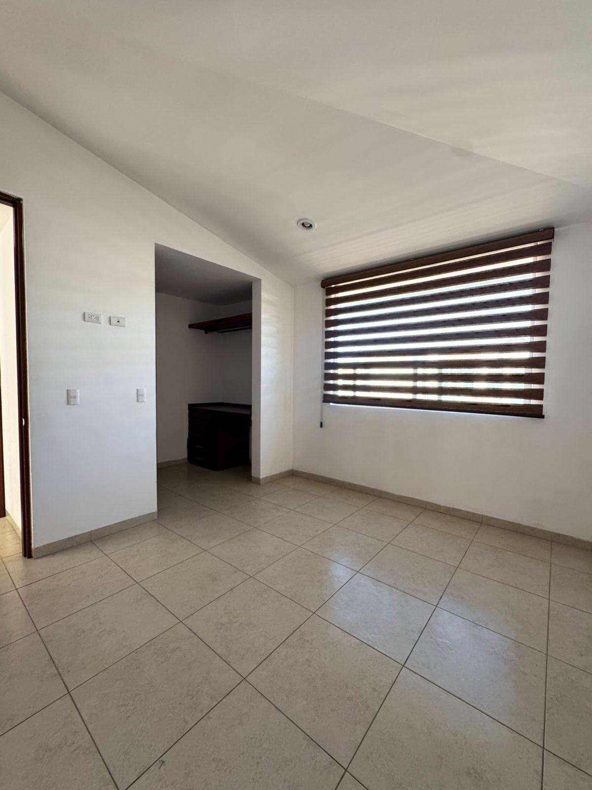 741JCTCRL CASA EN RENTA EN RESIDENCIAL LAS PLAZAS, AL NORTE DE AGUASCALIENTES.