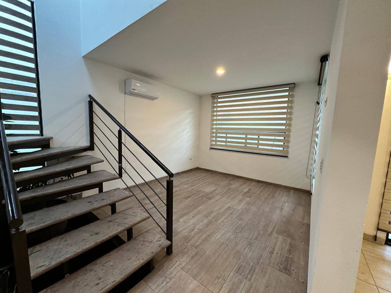 741JCTCRL CASA EN RENTA EN RESIDENCIAL LAS PLAZAS, AL NORTE DE AGUASCALIENTES.