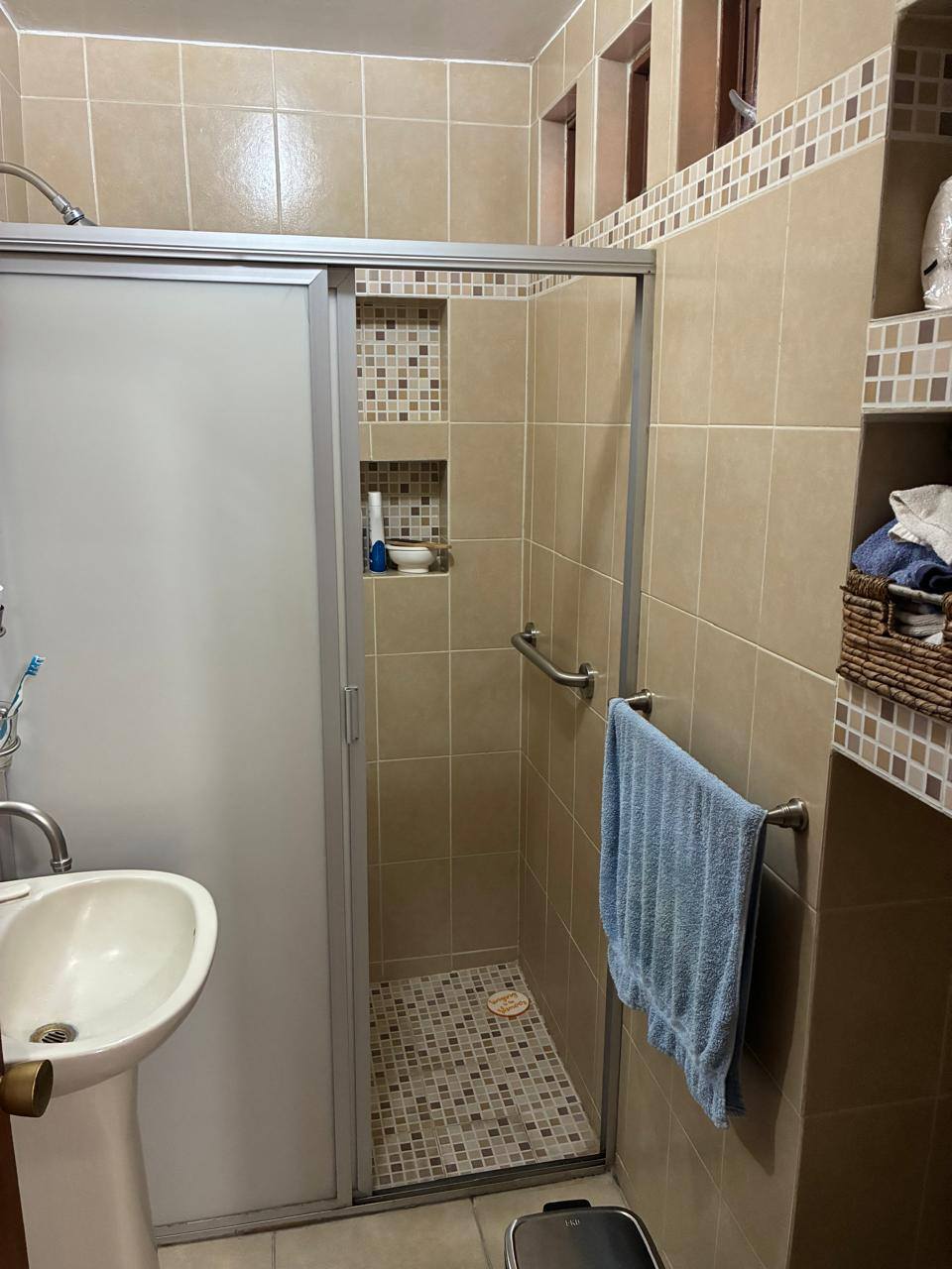 765JCTCRP CASA EN RENTA SEMI AMUEBLADA EN PULGAS PANDAS SUR.