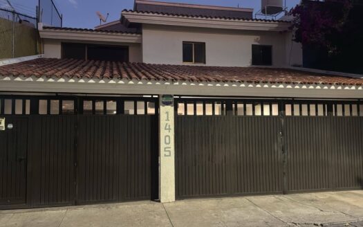 785 Casa en venta en Las Misiones, Aguascalientes.