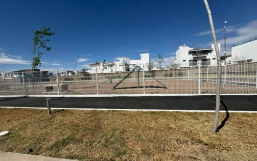 693 Terreno en venta en Residencial las plazas, Aguascalientes.