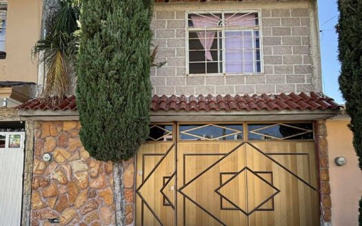 713 Casa en venta en Lomas de Vista Bella, Aguascalientes.