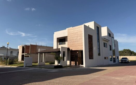 708 Casa en venta en Las plazas Residencial, Aguascalientes.
