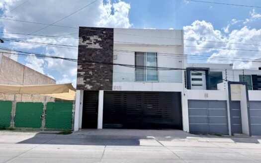 HERMOSA RESIDENCIA EN VENTA EN VILLAS DE LA CANTERA