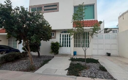 RESIDENCIA EN RENTA CERRADA SAN QUINTÍN