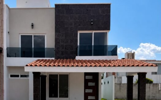HERMOSA RESIDENCIA EN VENTA EN LAS PLAZAS RESIDENCIAL