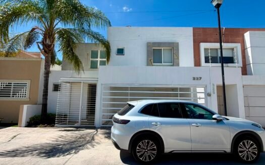 CASA EN RENTA EN LA QUERENCIA