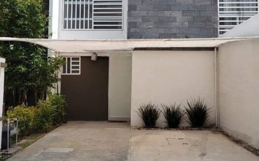 CASA EN RENTA EN BOSQUE SERENO