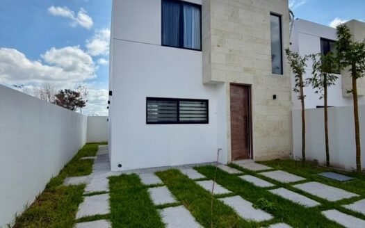 CASA EN VENTA EN VALDELUZ RESIDENCIAL